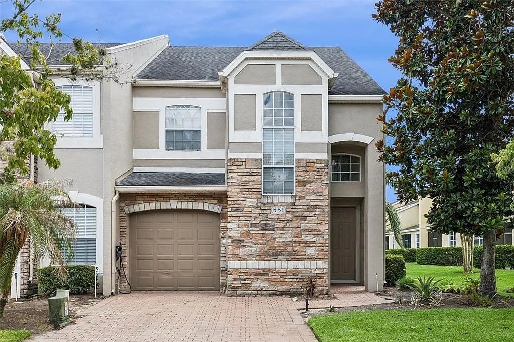 3 bed, 2.5 bath, 1834 sqft, $2,400 — Photo 1