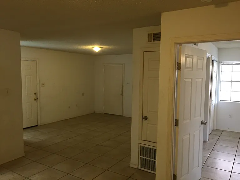 7701 Downman Rd — Photo 3