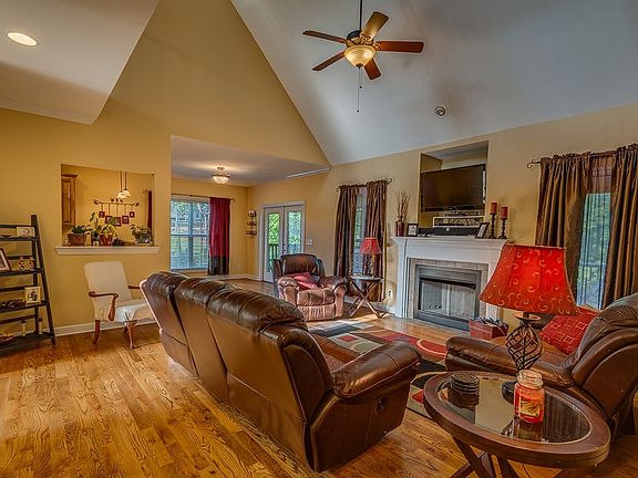 4th image of 77 Durance Dr