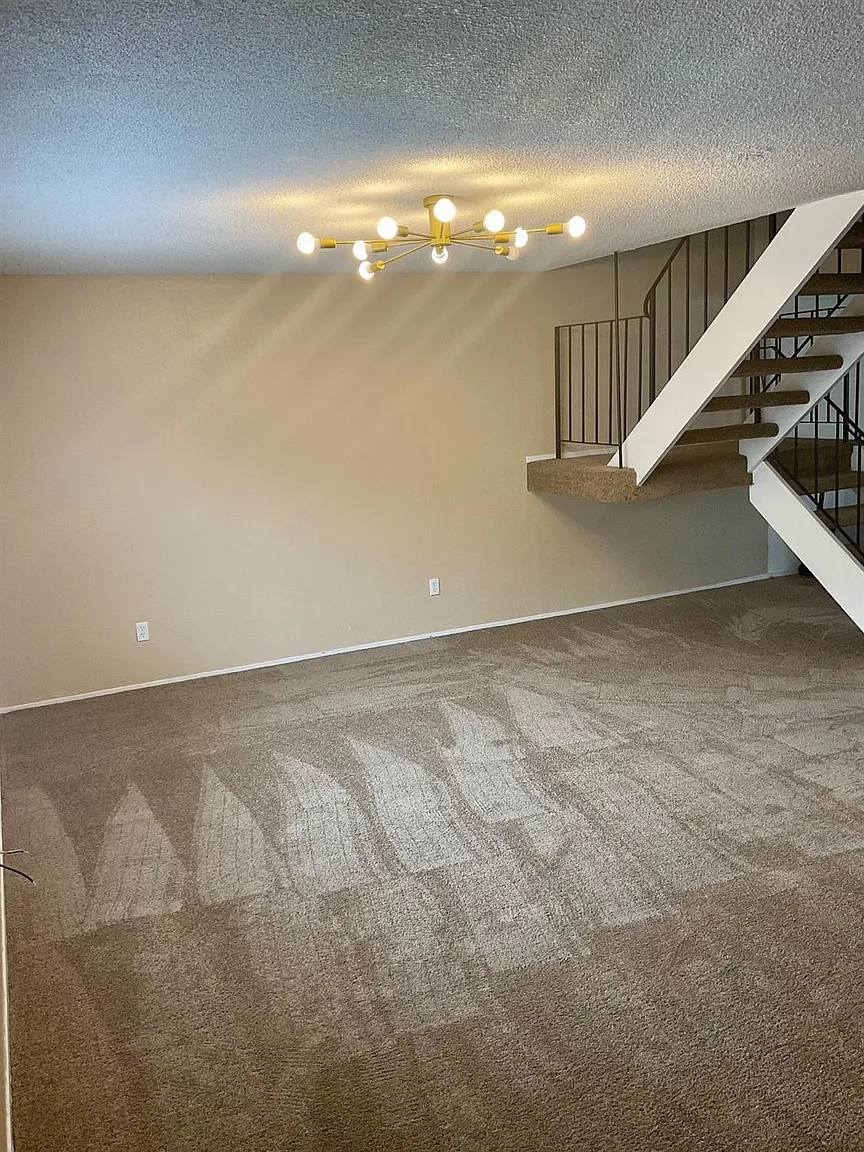 4095 Weymouth Ln photo 1