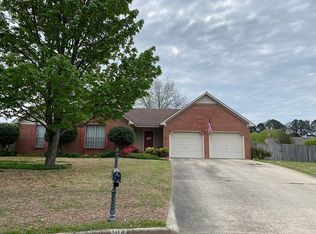 104 Winwood Ln, Florence, AL 35633