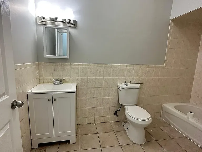 136 S 7th St #6R — Photo 10