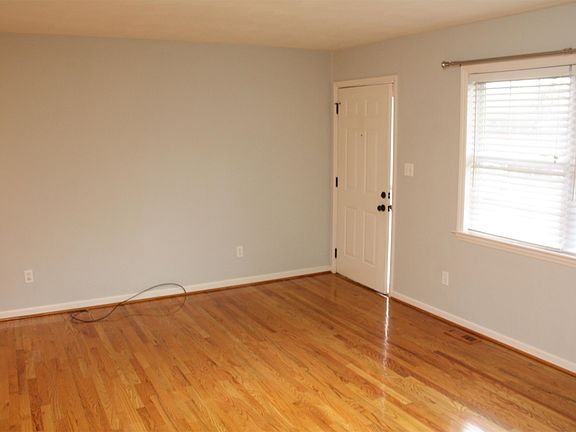4th image of 3242 Ledgewood Ave