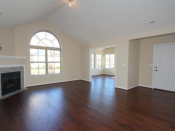 3rd image of 9317 Elizabeth Ln