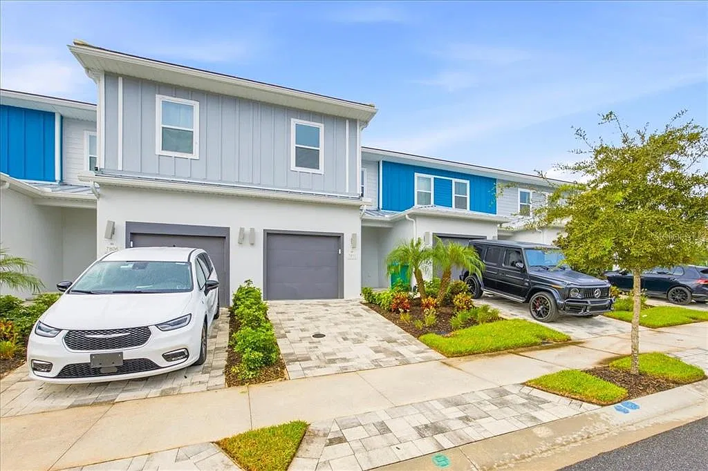 3 bed, 2.5 bath, 1708 sqft, $2,800 — Photo 2