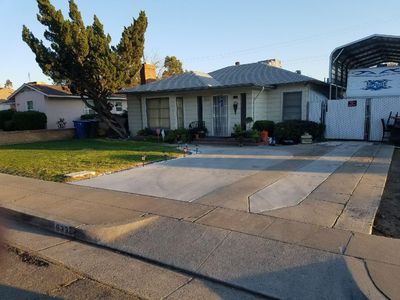 633 W Floradora Ave, Fresno, CA, 93728