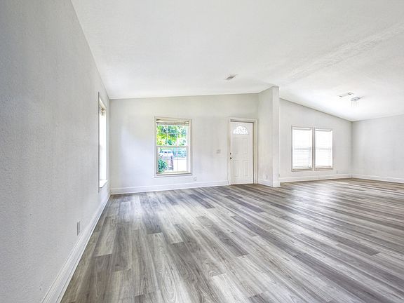 3rd image of 3609 Windsor Avenue
