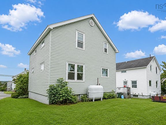 4th image of 173 Cabot St