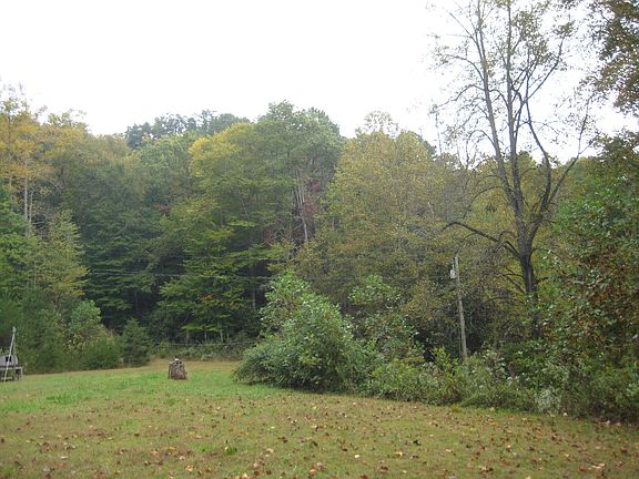 2nd image of 220 Woodhaven Holw