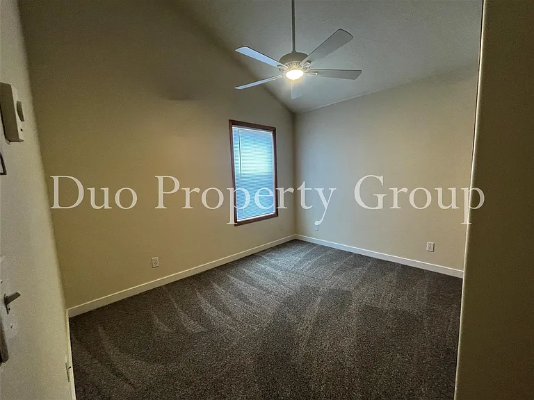 610 S 41st Ct — Photo 13