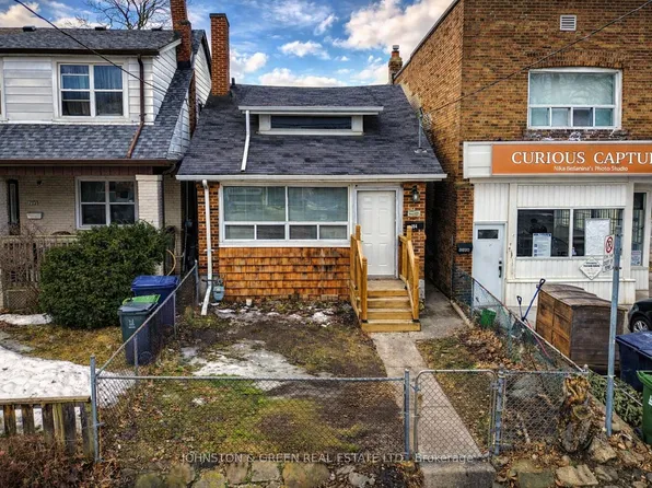 154 Glebemount Ave, Toronto, ON M4C 3S5