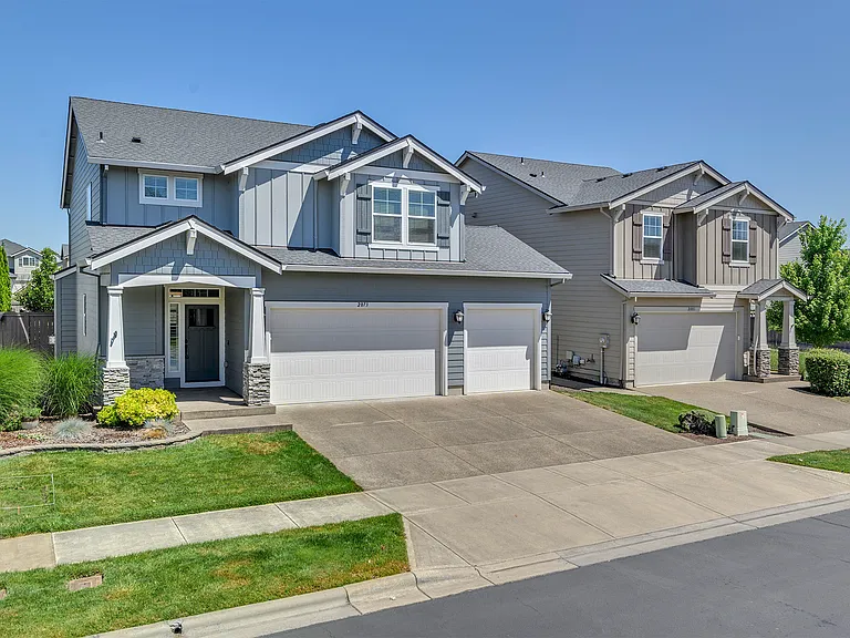 2073 Silverstone Dr — Photo 1