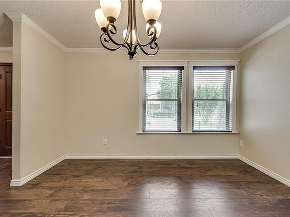 5th image of 1637 Cliffbrook Dr