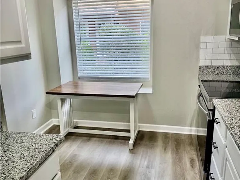 1884 Clearbrooke Dr — Photo 17