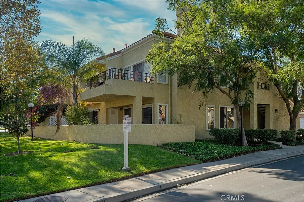 2 bed, 1021 sqft, $3,275 — Photo 1