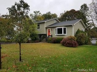 305 Aristotle Dr, Maybrook, NY 12543