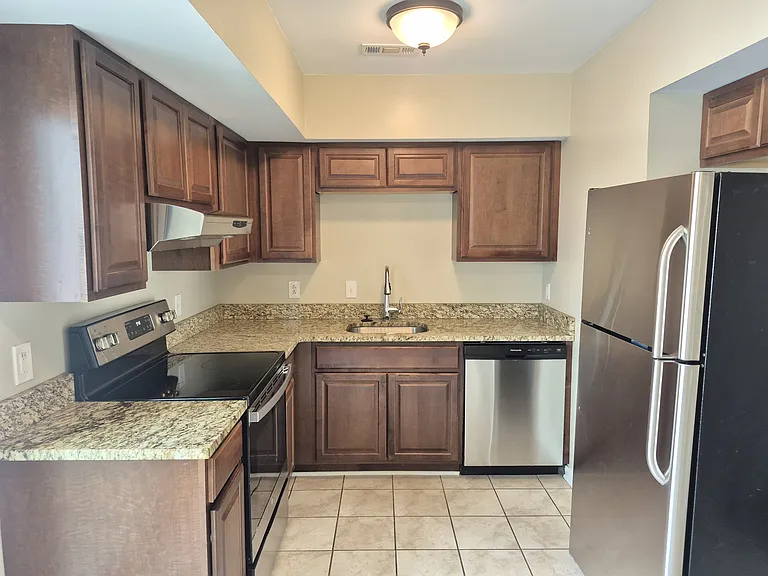 309 Surry Ln — Photo 4