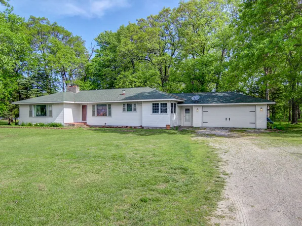 1405 E Church Street, Aurora, MO 65605