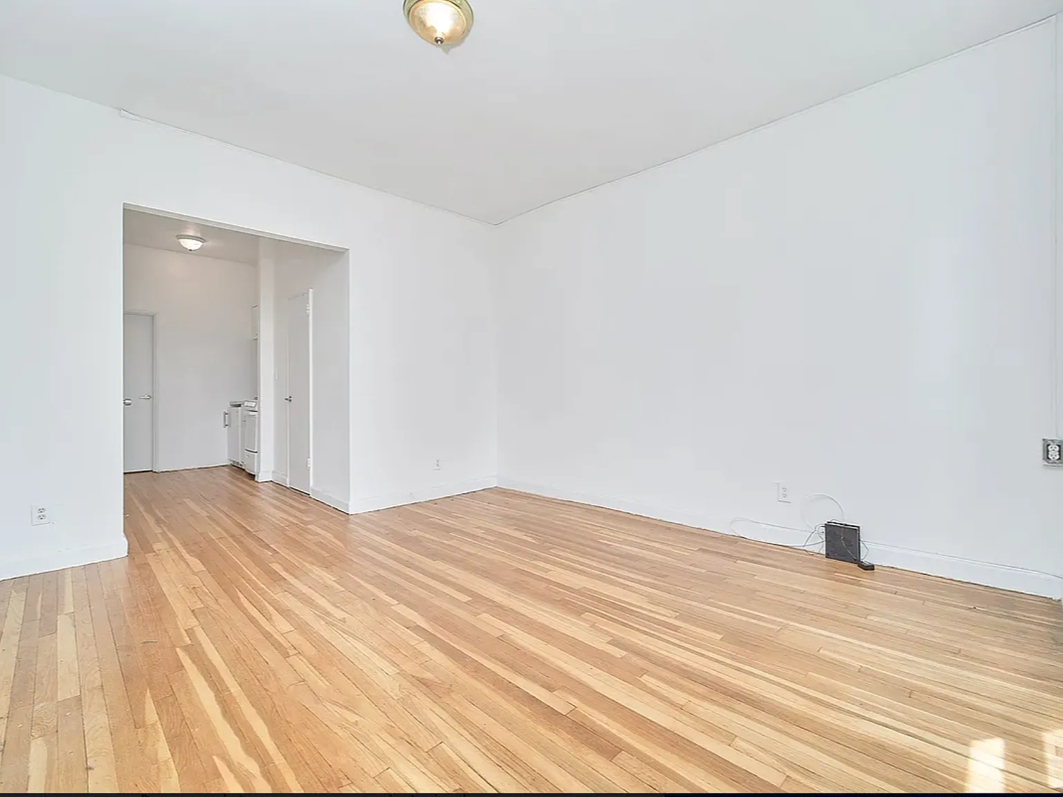 353 W 44th St — Photo 4