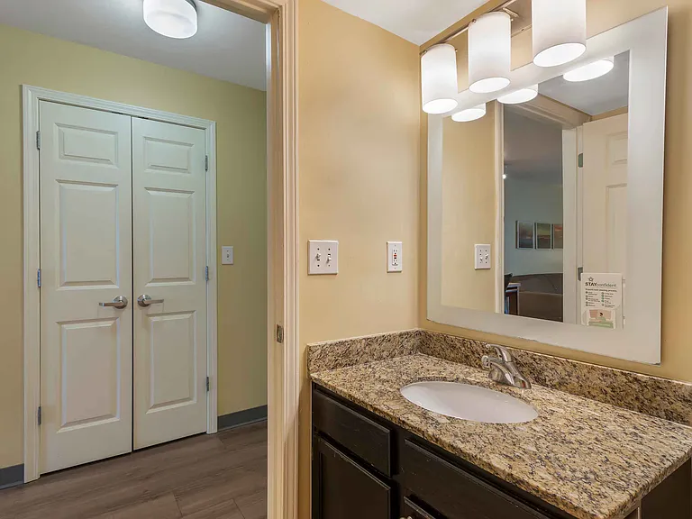 2 Bedroom Suite - 2 Queen Beds