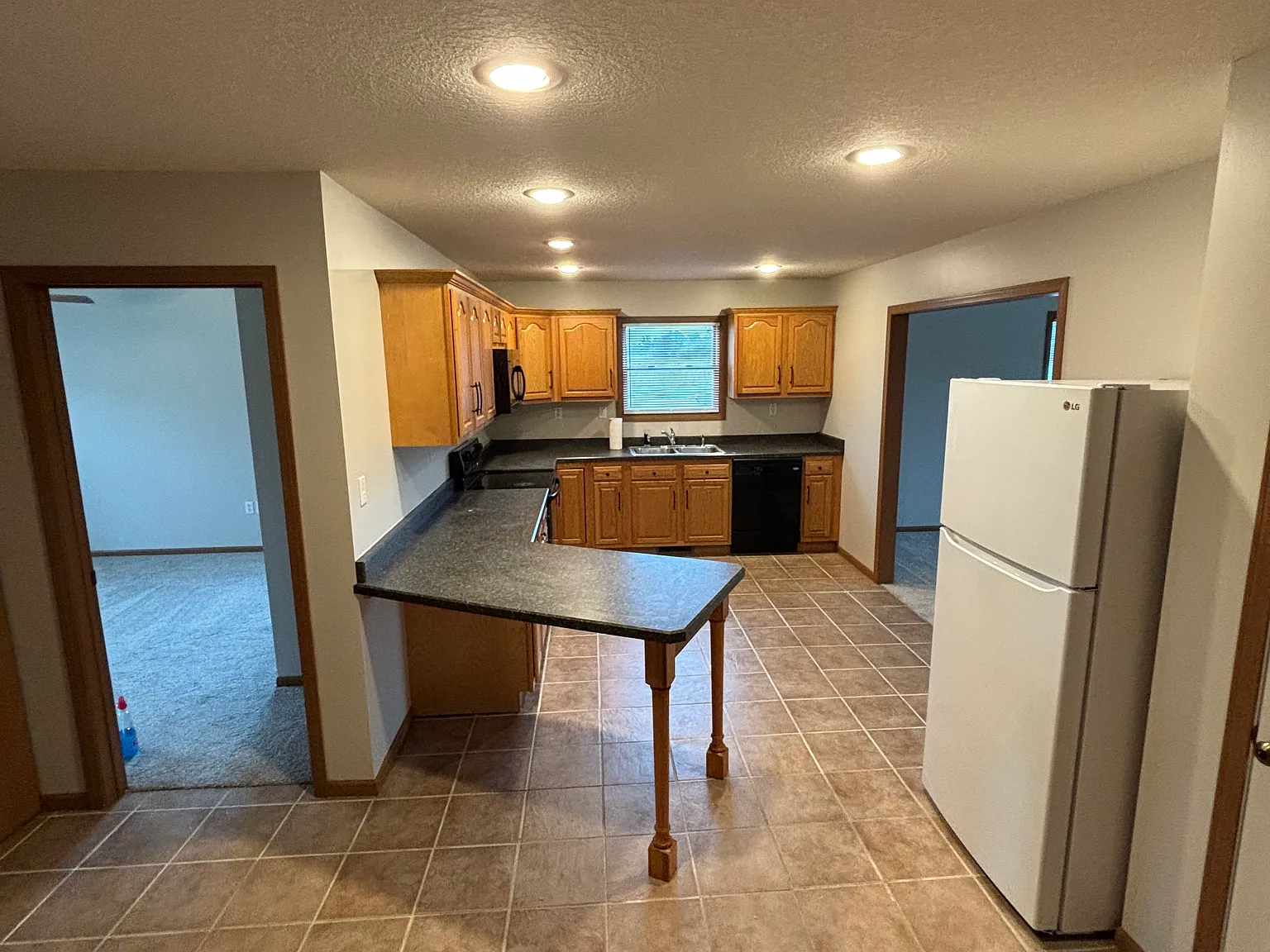 2 bed, $1,050 — Photo 3