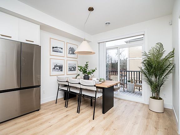 4th image of 20680 76b Ave #9