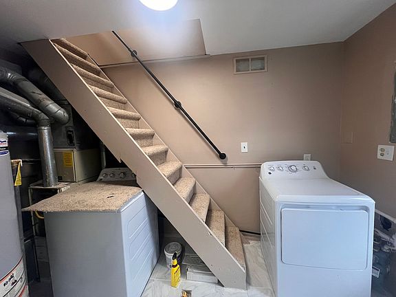 4th image of 23313 Stanford St