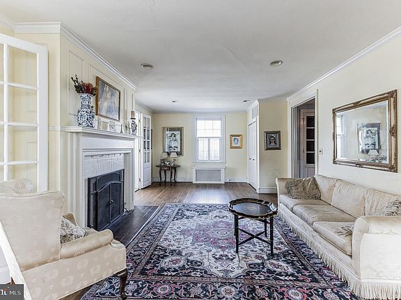 5th image of 321 Saint Dunstans Rd