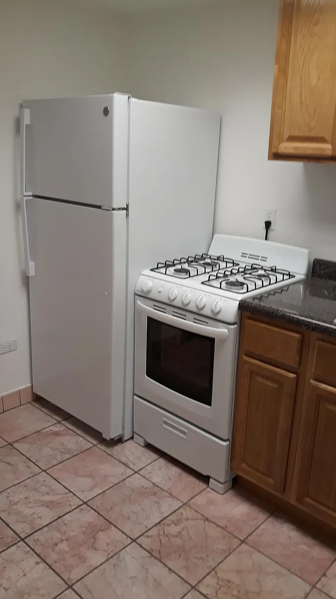 Building Photo - 1220 Pelham Pkwy S #1