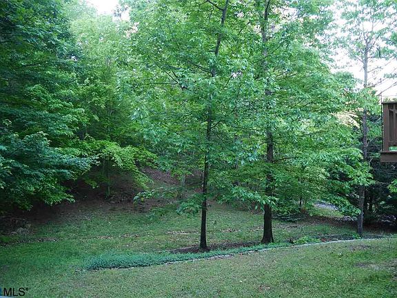 3rd image of 693 Jefferson Dr
