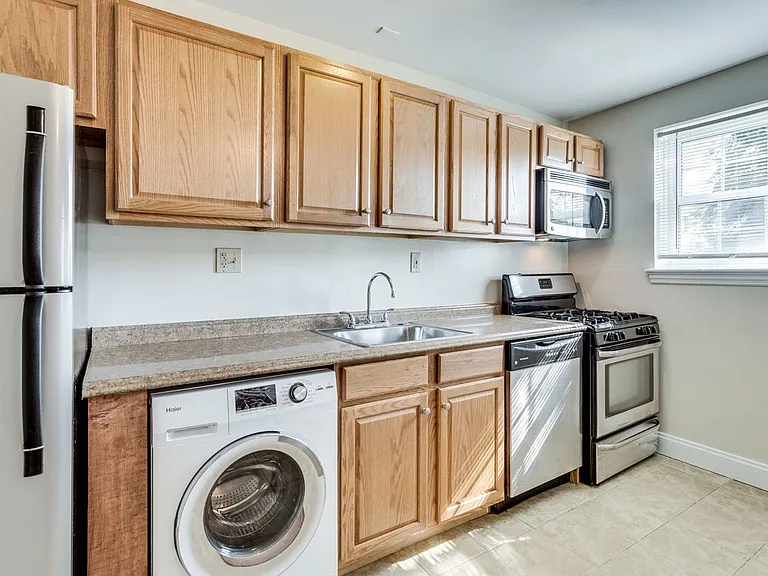 Mason Arms Apartments — Photo 16