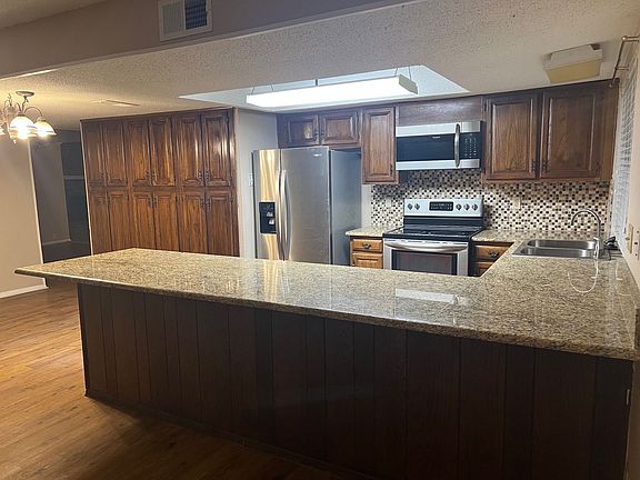 2nd image of 416 Lincoln Dr
