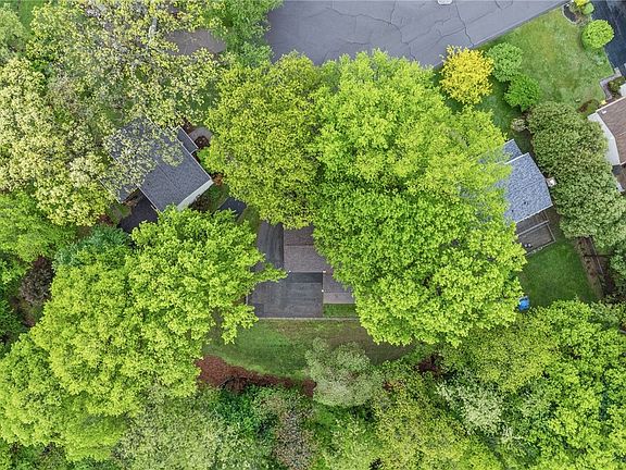 5th image of 111 William Penn Cir