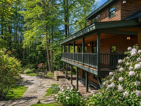 3rd image of 224 Cobble Ridge Road
