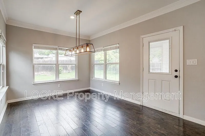 3 bed, 2.0 bath, 1560 sqft, $2,295 — Photo 4