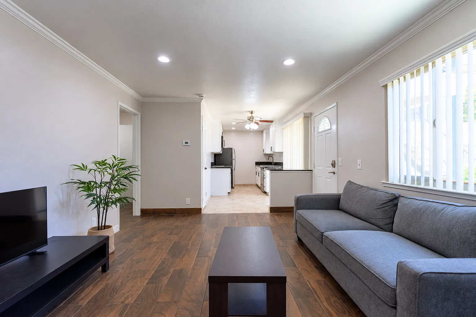 2 bed, 1.5 bath, 815 sqft, $3,990 — Photo 1