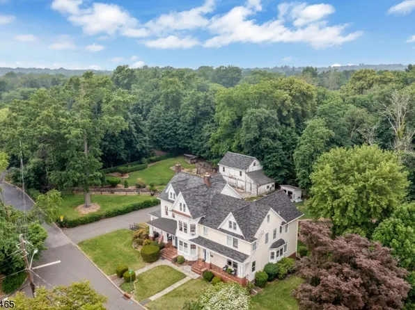 62 Elm St, Allendale Boro, NJ 07401