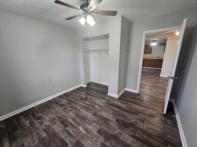 211 Earlene Ct #C — Photo 8