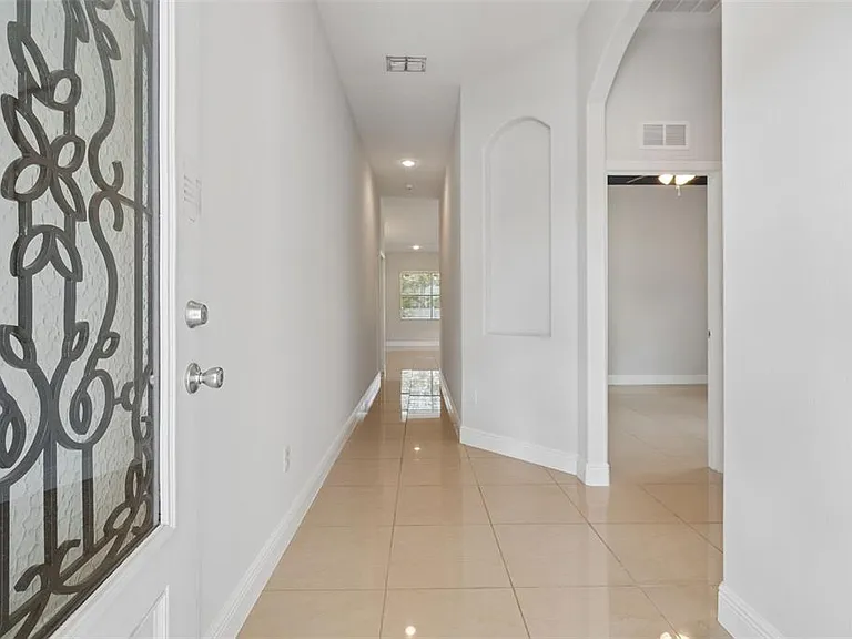 2311 W Aileen St — Photo 3