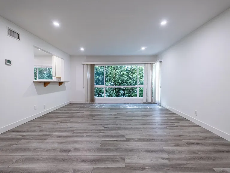 340 N Palm Dr #7 — Photo 10