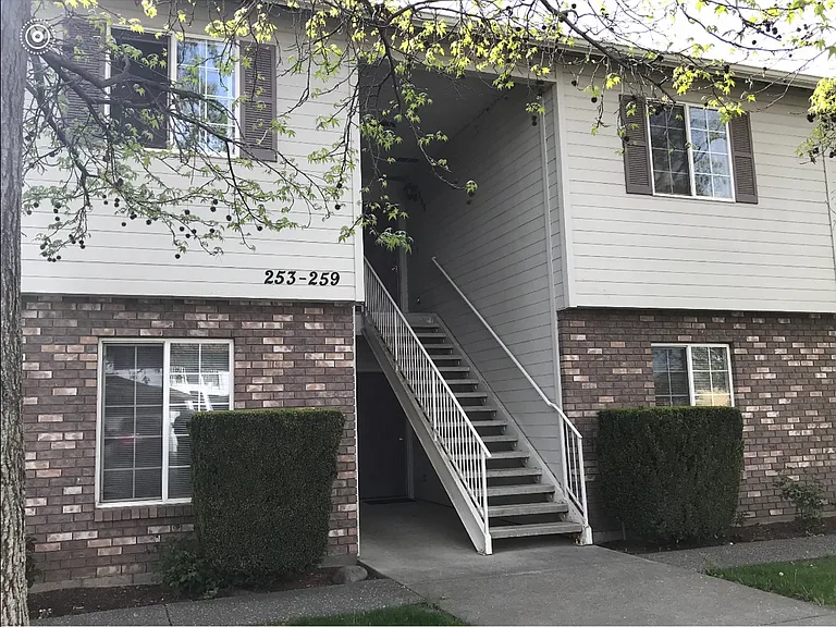 NE Cedar Ave — Photo 1