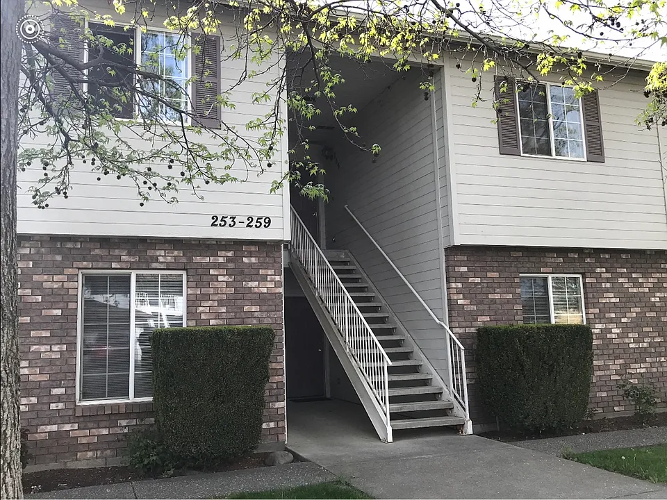 NE Cedar Ave