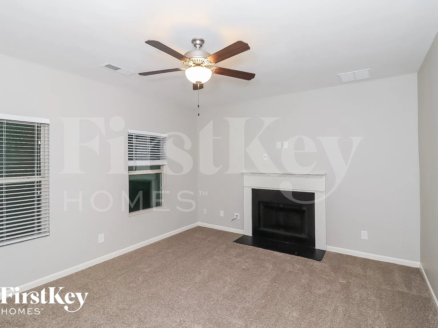 4 bed, 2.5 bath, 2460 sqft, $2,290 — Photo 2
