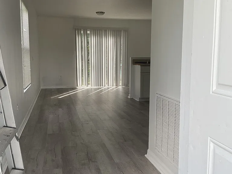 Avenue H — Photo 25