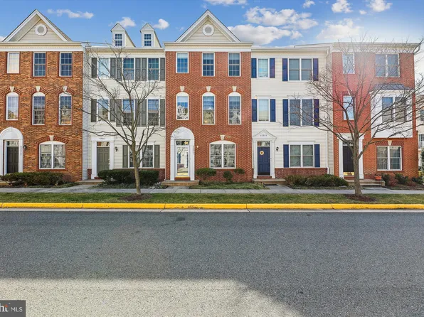 42861 Pamplin Ter, Chantilly, VA 20152