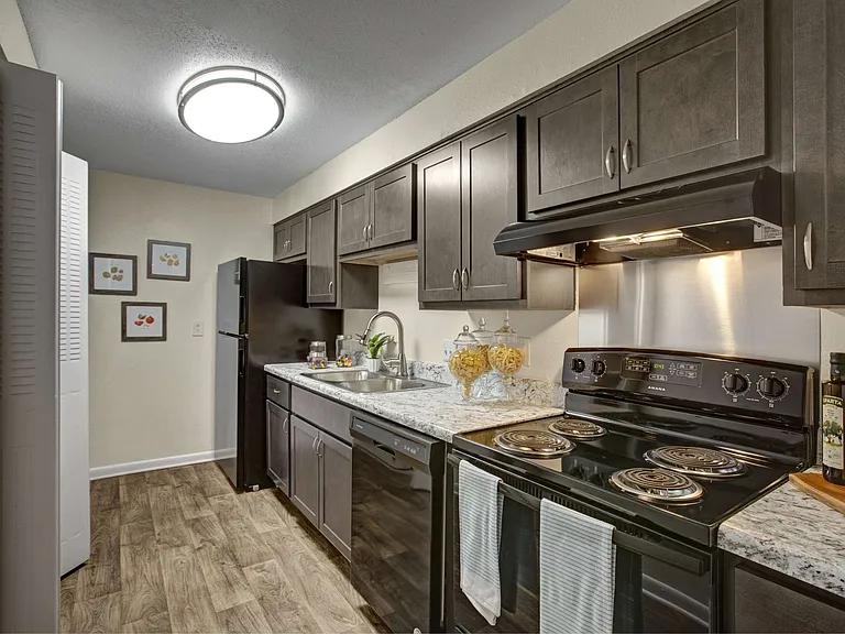 Lacota Apartments — Photo 39