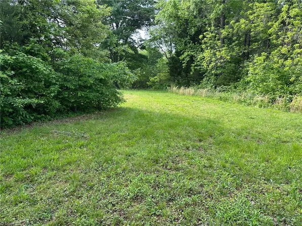 409 Nelson St, Kernersville, NC 27284