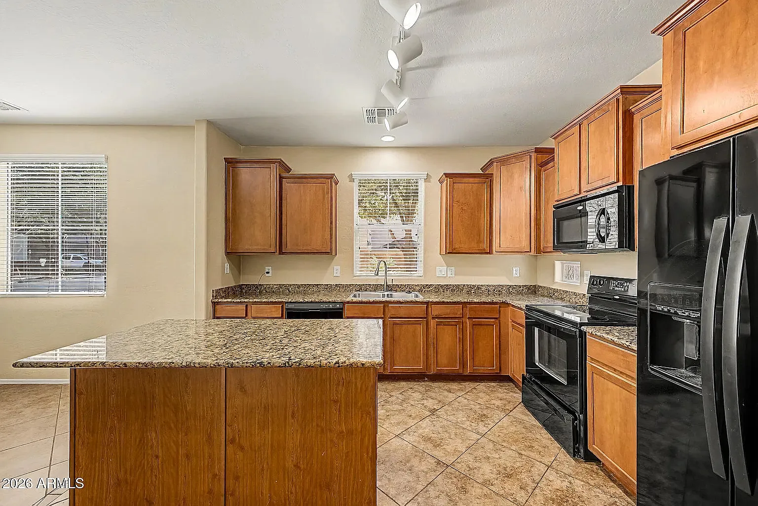 3 bed, 2.5 bath, 1418 sqft, $2,275 — Photo 3