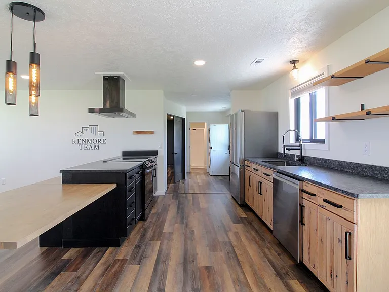 4151 Columbia River Rd — Photo 2
