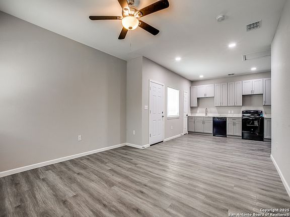 5th image of 2910 S laredo